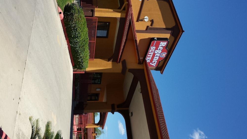 Regency Suites Iah Beltway 8 Houston Exteriör bild